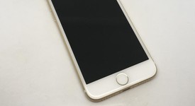 Good
													Apple iPhone 7 - Sprint, Gold, 128 GB, A1660, photo 4 of 12
