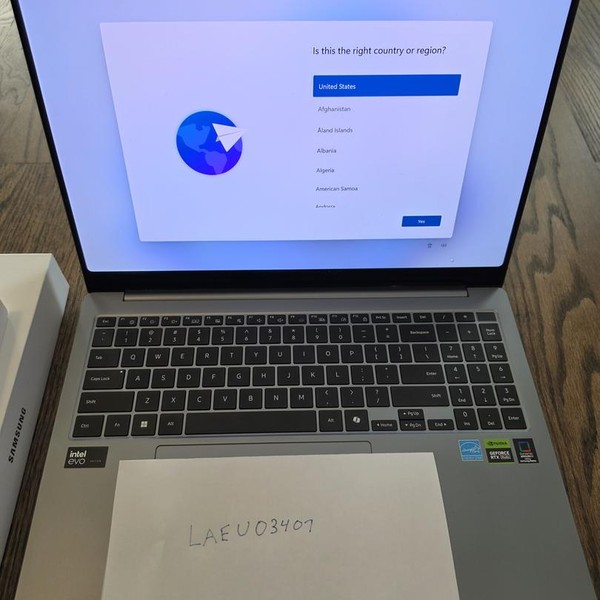 Samsung Galaxy Book4 Ultra - 1 TB, Moonstone Gray, 32 GB, Intel Core Ultra 9, 16 inch