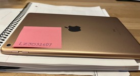 Mint
													Apple iPad 6th Gen - Wi-Fi, Gold, 32 GB, A1893, photo 4 of 7