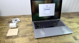Fair
													MacBook Pro 2018 (With Touch Bar) - 13" - I7, Gray, 512 GB, 16 GB, photo 1 of 7