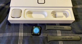 Good
													Apple Watch Series 4 44mm - Unlocked, Black, A1976 - Cellular, Stainless, photo 1 of 13