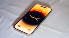 Good
													Apple iPhone 14 Pro - Unlocked, Gold, 128 GB, A2650, photo 4 of 6