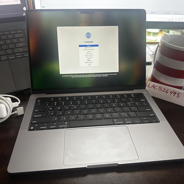 MacBook Pro 2021 - 14 inch - 1 TB, Silver, 16 GB, Apple M1 Pro 10-core