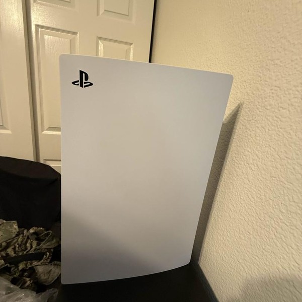 PlayStation 5 Standard Edition (2020) - 825 GB, White, Standard Edition