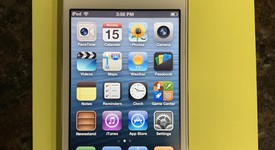 Good
													Apple iPod Touch 4th Gen - Wi-Fi, White, 8 GB, photo 1 of 5