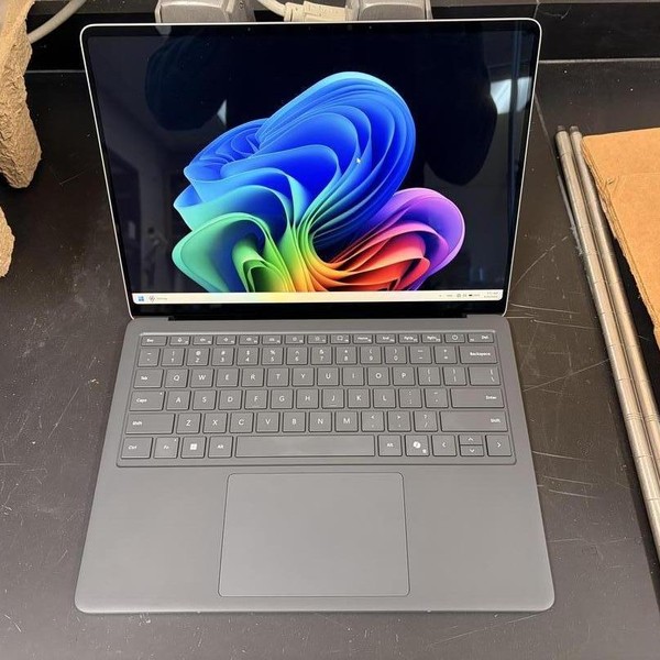 Microsoft Surface Laptop Business 7th Edition - 1 TB, Platinum, 32 GB, Intel Core Ultra 7, 13.8 inch