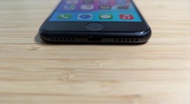 Good
													Apple iPhone SE 3rd Gen 2022 - T-Mobile, Midnight, 64 GB, A2595, photo 3 of 13