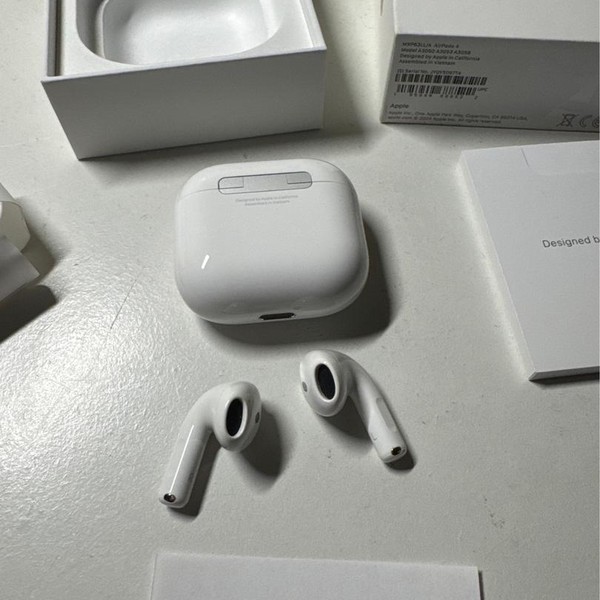 Apple AirPods 4th Gen - Standard