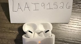 Used
													Apple AirPods Pro - MagSafe Case, photo 3 of 4