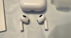 Used
													Apple AirPods 3rd Gen - Lightning Case, photo 2 of 3