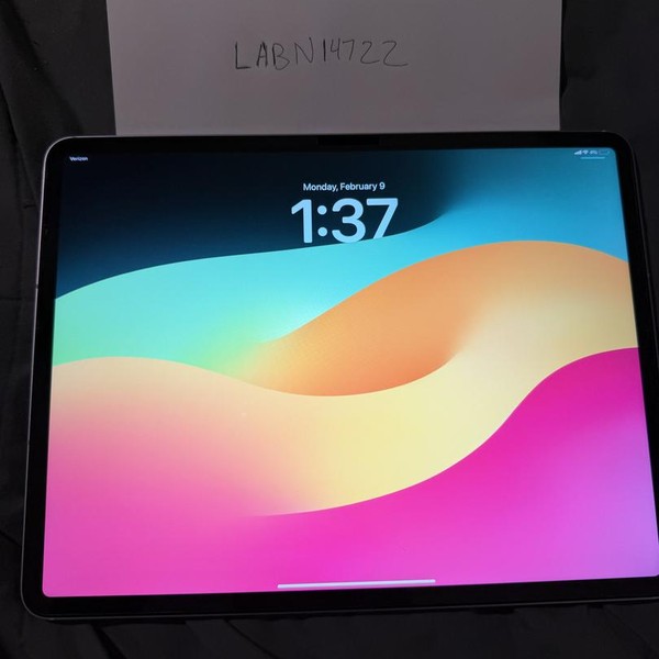 Apple iPad Air 13 inch (M2) 2024 - Unlocked, 256 GB, Purple, A2899