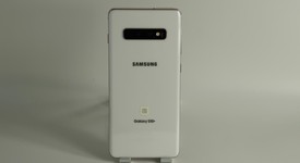 Good
													Samsung Galaxy S10 Plus - Verizon, Ceramic White, 512 GB, 8 GB, SM-G975U, photo 5 of 14