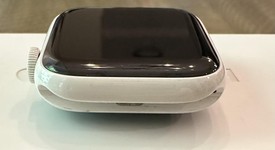 Good
													Apple Watch Series 5 44mm - Unlocked, White, A2095 Cellular, Ceramic, photo 3 of 21