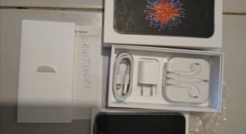 Mint
													Apple iPhone SE 1st Gen 2016 - Unlocked, Grey, 32 GB, A1662, photo 5 of 10