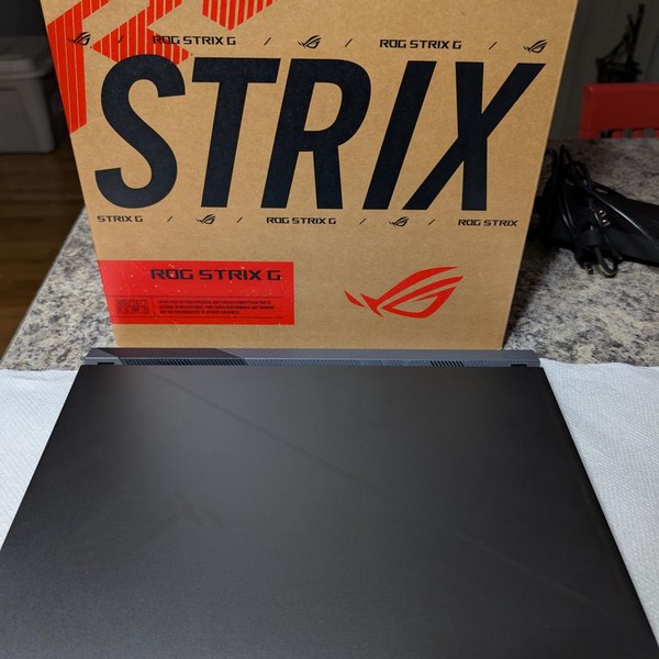 Asus ROG Strix G16 (2023) G614 - 1 TB, 16 GB, Intel Core i9