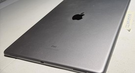 Good
													Apple iPad Pro 12.9" 2nd Gen 2017 - Unlocked, Gray, 256 GB, photo 5 of 6