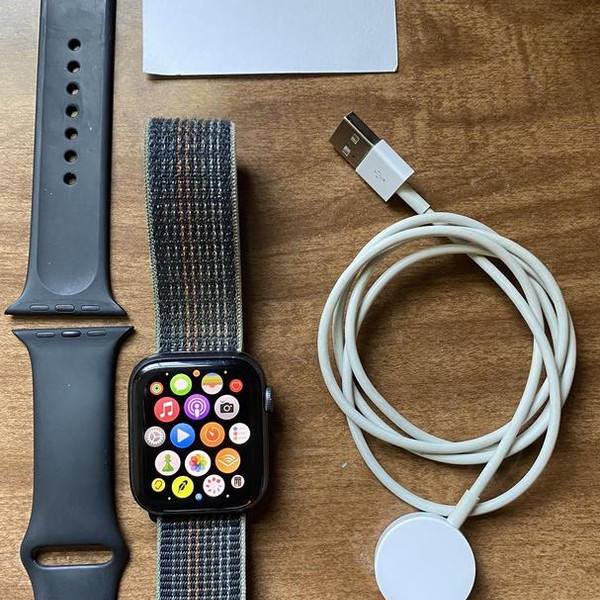 Apple Watch Series 4 44mm - Gray, A1978 - GPS, Aluminum