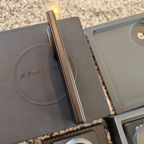 vivo X Fold3 Pro - Unlocked Non-US, 512 GB, Black, 16 GB