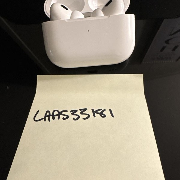 Apple AirPods Pro 2 - Lightning