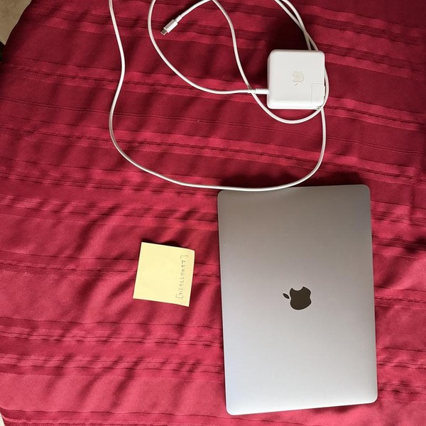 MacBook Pro 2022 - 13 inch - 256 GB, Gray, 8 GB, Apple M2