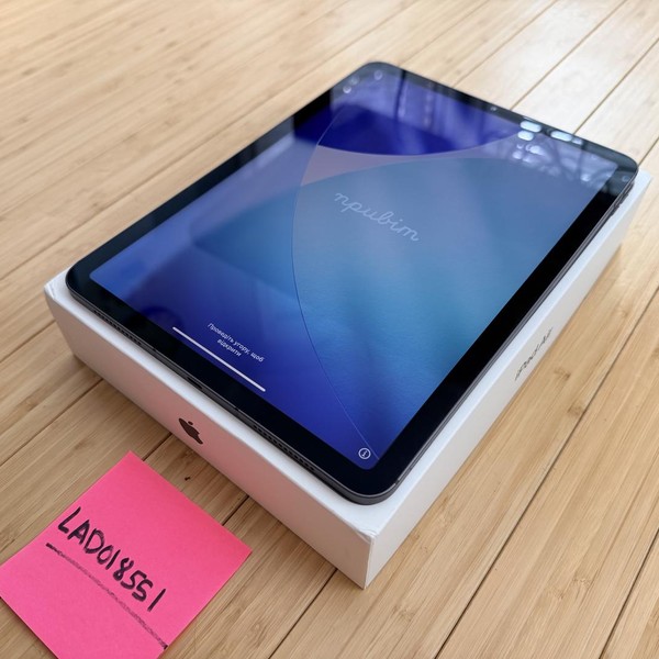 Apple iPad Air 5th Gen - Unlocked, 64 GB, Gray, A2589