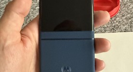 Mint
													Motorola Razr (2025) - Unlocked, Blue, 256 GB, 8 GB, photo 3 of 10