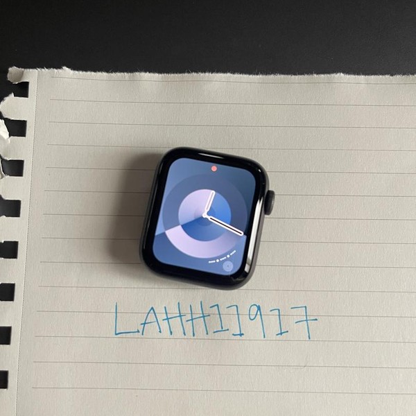 Apple Watch SE (1st Gen) 40mm - Gray, A2351 - GPS, Aluminum