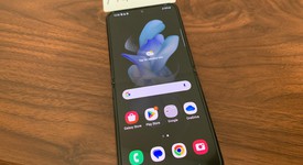 Good
													Samsung Galaxy Z Flip4 5G - Unlocked, Graphite, 128 GB, 8 GB, SM-F721U1, photo 1 of 3