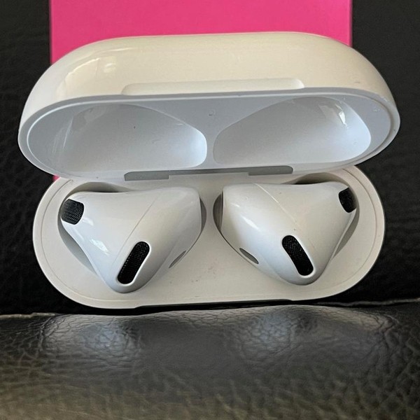 Apple AirPods 4th Gen - Active Noise Cancellation