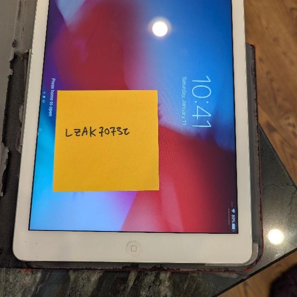 Apple iPad Air - Unlocked, 128 GB, Silver