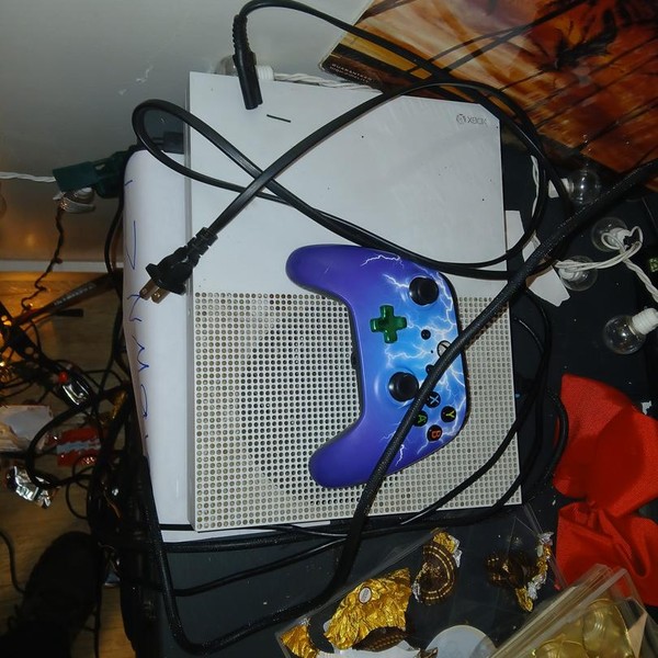 Xbox One S (2016) - 1 TB, White