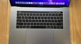 Good
													MacBook Pro 2017 (With Touch Bar) - 15" - I7, Gray, 512 GB, 16 GB, photo 4 of 13