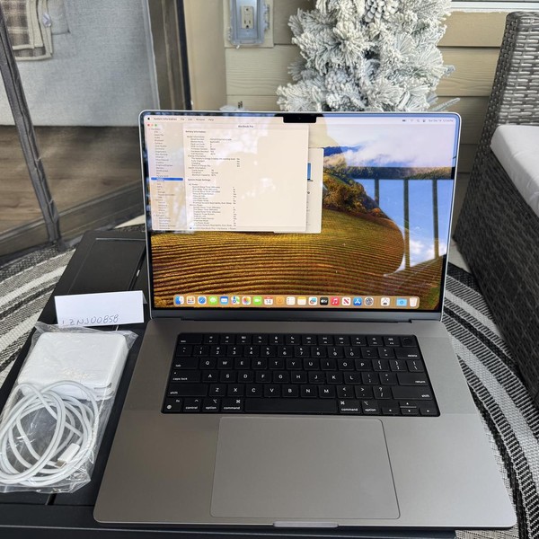 MacBook Pro 2021 - 16 inch - 512 GB, Gray, 32 GB, Apple M1 Pro 10-core