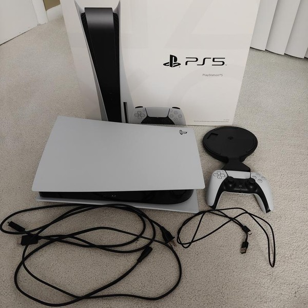 PlayStation 5 Standard Edition (2020) - 825 GB, White, Standard Edition