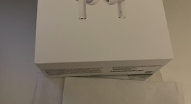 Used
													Apple AirPods Pro 1st Gen - MagSafe Case, photo 1 of 4