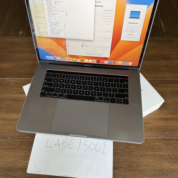 MacBook Pro 2019 - 15 inch - 256 GB, Gray, 16 GB, Intel Core i7