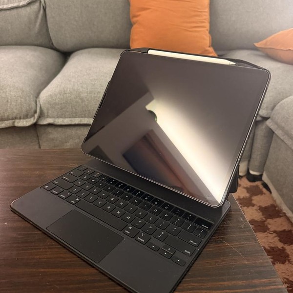 Apple iPad Pro 12.9 inch 5th Gen 2021 - Unlocked, 1 TB, Gray