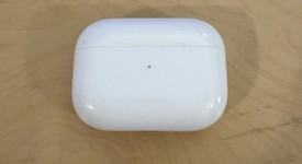 Used
													Apple AirPods Pro - Wireless Case, photo 4 of 5