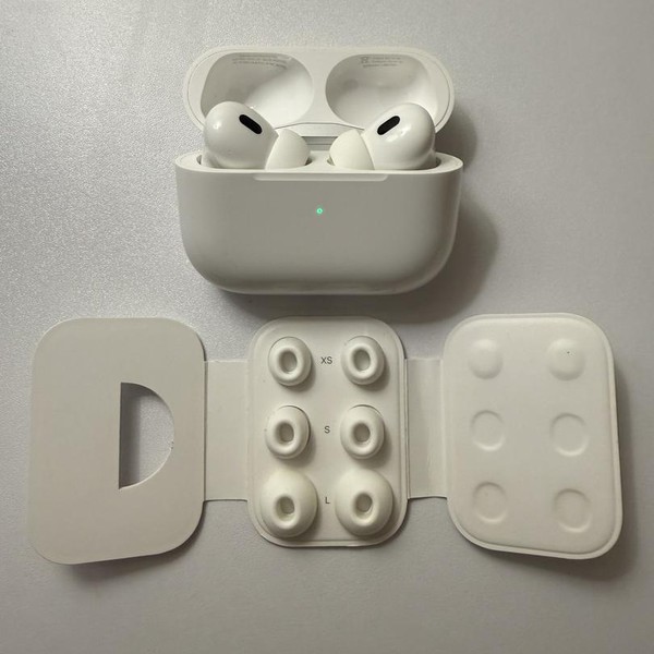 Apple AirPods Pro 2 - Lightning
