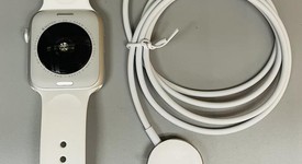 Good
													Apple Watch Series 4 44mm - AT&T, Silver, A1976 - Cellular, Aluminum, photo 2 of 4