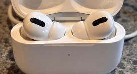 Used
													Apple AirPods Pro - MagSafe Case, photo 2 of 3