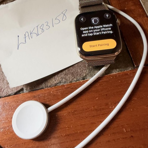 Apple Watch Series 8 45mm - Unlocked, Gold, A2774 - Cellular, Stainless