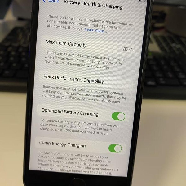 Apple iPhone SE 2nd Gen 2020 - Unlocked, 64 GB, Black, A2275