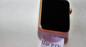 Good
													Apple Watch Series 3 42mm - Unlocked, Gold, A1861, Aluminum, photo 3 of 7