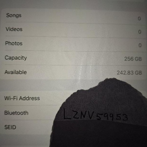 Apple iPad 11th Gen - Wi-Fi, 256 GB, Silver, A3354