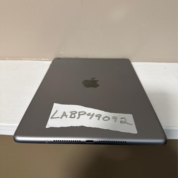 Apple iPad 5th Gen - Wi-Fi, 32 GB, Gray, A1822