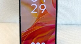Fair
													Motorola Razr Plus (2024) - Unlocked, Peach, 256 GB, 12 GB, photo 5 of 8