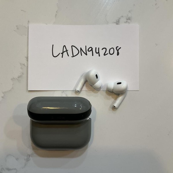 Apple AirPods Pro 2 - Lightning