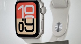 New
													Apple Watch SE 3rd Gen 40mm - Starlight, A3324 - GPS, photo 1 of 4