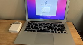 Good
													MacBook Air 2017 - 13" - I5, Silver, 128 GB, 8 GB, photo 1 of 4